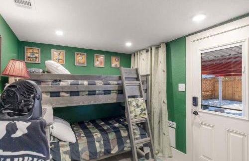 Stockyards-3/4 mile away!-Sleeps 8-Americana House - Foto 31