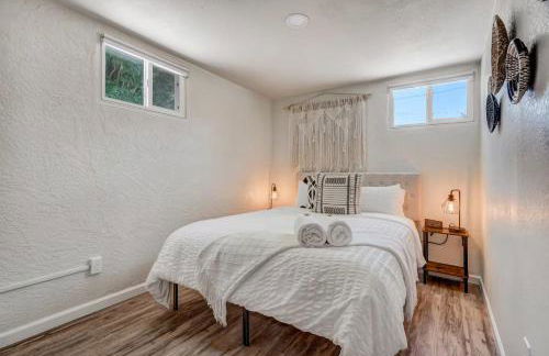 Quiet Basement Retreat | King Bed, Firepit, Yard - Foto 5