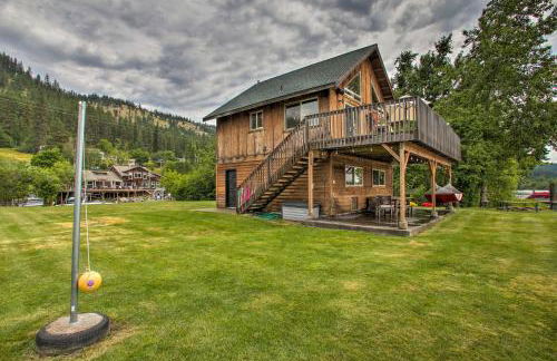 Waterfront Cabin with 2 Boat Docks and Mtn Views! - Foto 23
