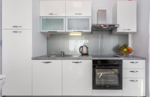 Stunning Apartment In Mladenici - Photo 6