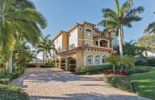 Large Mediterranean Oasis - Water Views & Pool - Photo 17