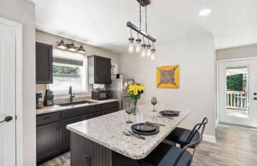 Hickory Hideaway Pet-Friendly Haven with Fire Pit! - Foto 11