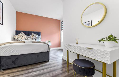 Stylish and Family Friendly 3 Bedroom Apartment - Photo 8