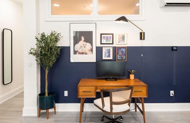 Sosuite Juliet Balcony 1BR Apt w W D Desk - Photo 4