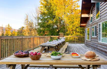 Mins to Hunter Mountain • Sleeps 36 • Pool Spa Games Bar Cozy Peaks Lodge by AvantStay - Foto 3