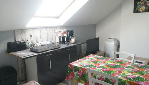 Appartement climatisé avec parking privé gratuit - Photo 4, stove, toaster