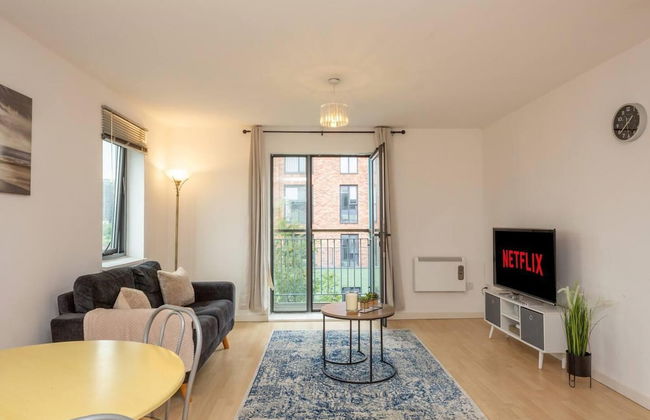 Beautiful 1-bed Apartment in Salford - Photo 5