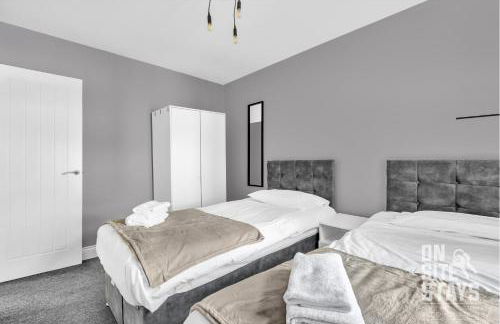 OnSiteStays - Large 3 bedroom, 2 bathroom, driveway, Garden, Sleeps 6 Comfortably - Foto 12