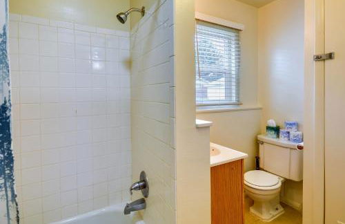 Quaint Cody Cottage with Grill Walk to Downtown! - Foto 16