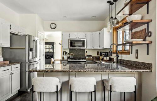 Hot Tub - Scenic Views - Spacious Deck - Game Room - Foto 15