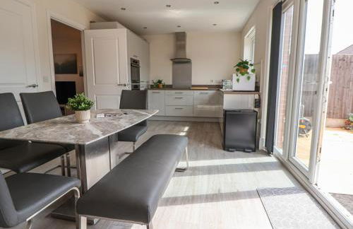 29 Ernest Dawes Avenue - Photo 9