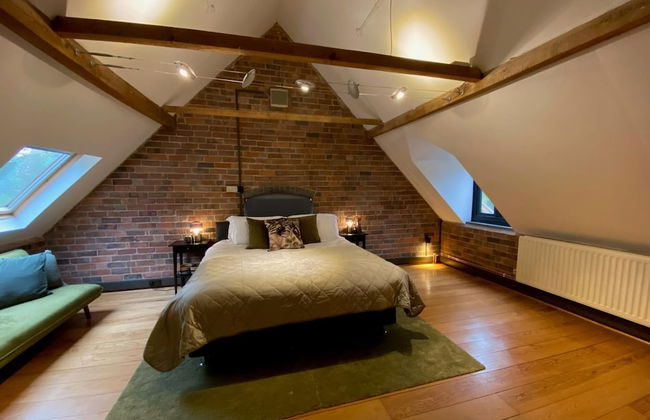 Stunning 3BD Character House near Coleshill - Photo 3