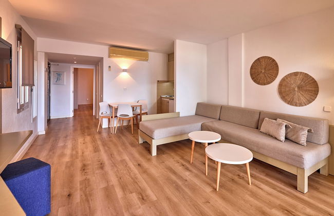 Universal Aparthotel Don Camilo - Photo 20