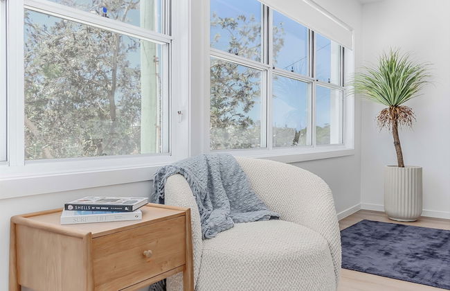 Relax on Marine Parade 2 BDR Apartment - Photo 8