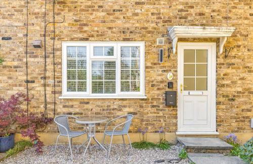 Cozy Riverside Cottage in Hertford Town with Parking - Foto 18