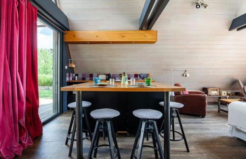 Les Trigones du Causse -Maison atypique avec Piscine Privée - Foto 8