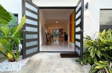 Super stylish 4 BR Home Steps from the Fun - Foto 10