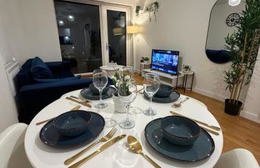 Prestige London Apartment Balcony Views - Photo 3