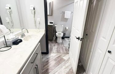 Lakefront Home-3BD25BADockGrillFirepitPool - Foto 10