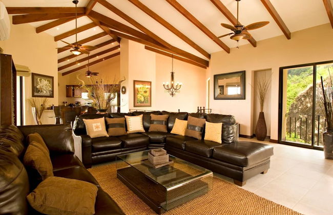 Big Hillside Villa in Potrero With Pool and Panoramic Ocean Views - Photo 12