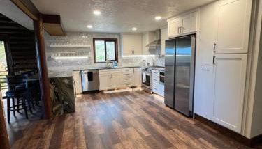 Deluxe Chalet Retreat near U of O Eugene OR Large groups welcome sleeps 16 Pet stay Free - Foto 3