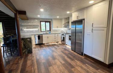 Deluxe Chalet Retreat near U of O Eugene OR Large groups welcome sleeps 16 Pet stay Free - Foto 3