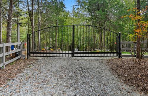 Relax in an upscale, renovated gem - Foto 52