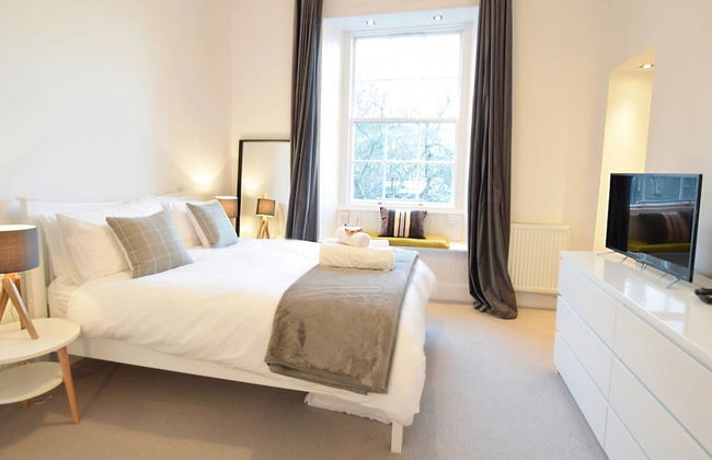 JOIVY City Centre Chic for two Next to Calton Hill - Photo 1