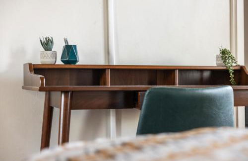 Mid-Century Modern Retreat in Little Italy - Foto 16