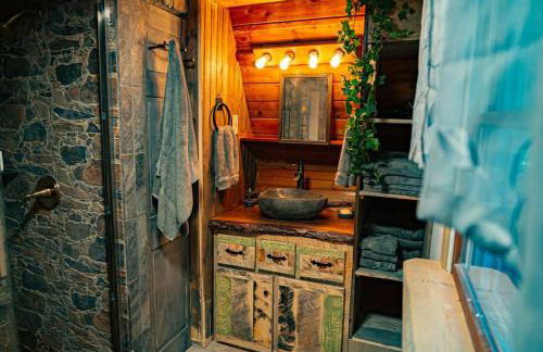 Enchanting River- Water Front A-Frame Cabin - Foto 30