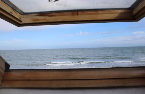 The Beach House - Photo 22