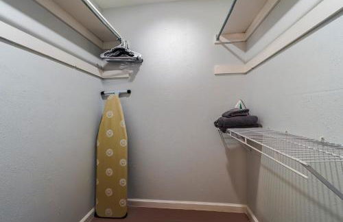 Beautiful home with backyard - Photo 34