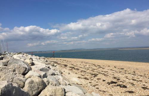 Seaside Studio Retreat w Hot Tub April - October - Photo 7