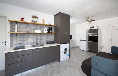 Villa Baras garden - house with pool - Photo 17