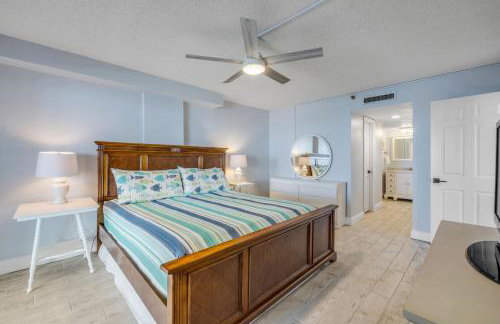 New Listing! Dog-friendly direct oceanfront with private balcony and heated rooftop pool - Foto 26