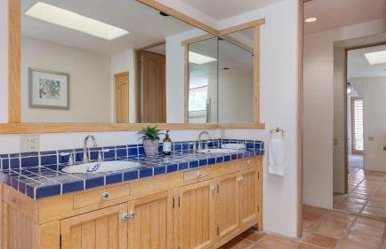 The Pond Estate by Avantstay Maximalist Designer Compound w/ 2 Casitas, Indoor + Outdoor Pools, Tennis Court, & Gorgeous Mountain Views 12k Sqft - Foto 111