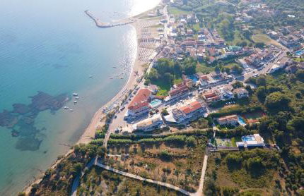 Villa Ami, Roda, Corfu: 10 guests, heated pool, private mini golf, pool table & more!! - Foto 24