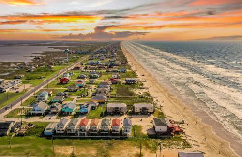 Walk to Shore and Eats Surfside Beach Gem with Deck - Photo 41