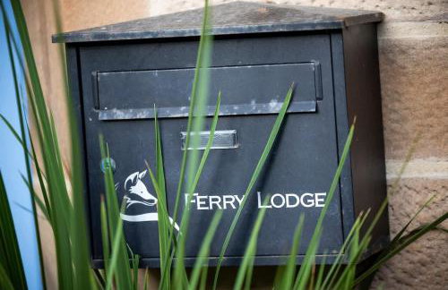 Cosy Lodge Getaway with Private Beach & Fireplace - Foto 40