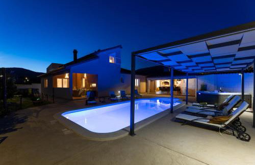 Beautiful Holiday Home "Villa Luka" - Foto 2