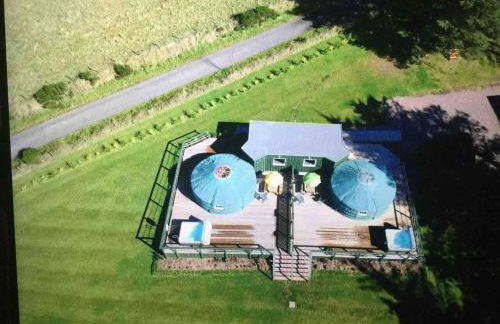 Green Yurt with Hot Tub - Sleeps 3 Parking & Pets - Photo 2