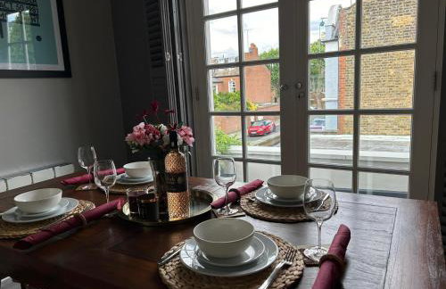 Beautiful and spacious 2 bed, 2 bath apartment bordering Fulham and Chelsea - entire apartment with private entrance - Foto 27