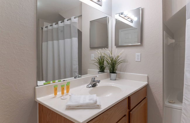 Charming Townhouse Near Disney - Photo 13