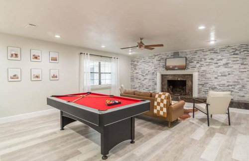 Entire Home with Air Hockey and Firepit - Photo 25