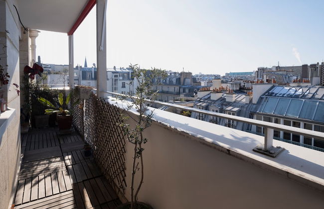 Eiffel Tower Design Residence - Photo 9