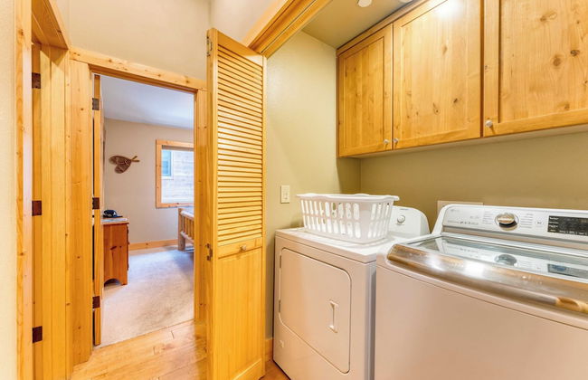 Washoe Chalet by Avantstay Game Room, Hot Tub, Putting Green & Fire Pit - Foto 32