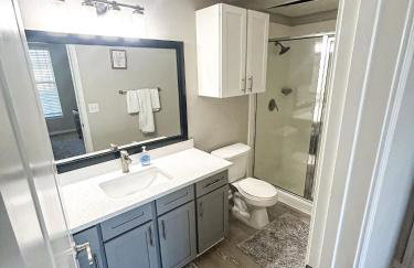 Charming 2BR 2BA Oasis in Magnolia - Foto 12