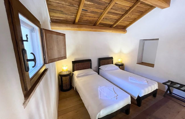 Spoleto Tranquilita Sleeps 20 With Wifi Pool Yoga Studio Gardens and Views - Photo 9