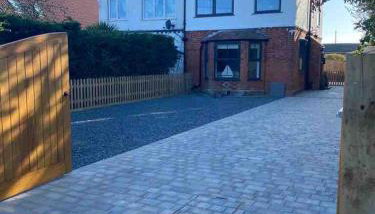 Blissful 4-Bedroom Home with Hot tub - Foto 2, Garden