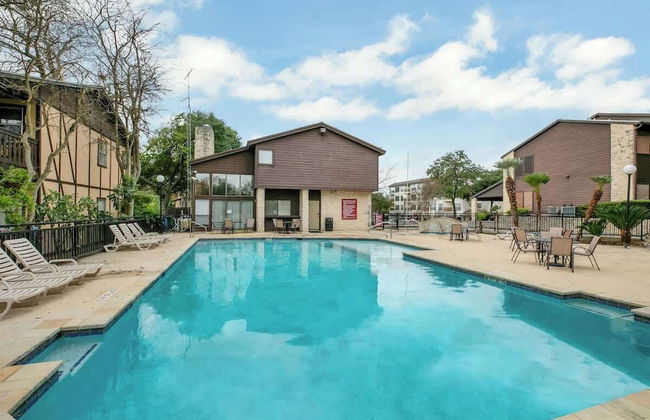 Luxurious Riverfront Condo Just 1 Blk to Schlitterbahn! - Foto 23